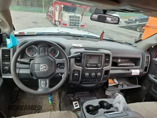 2017 Ram 2500 Tradesman z VIN 3C6UR5HJXHG647375, wystawiony jako IAAI lot #42608451 z przebiegiem 162 998 mil mil oraz . Historia ofert i sprzedaży dostępna na DreamBid. Obrazek 36.