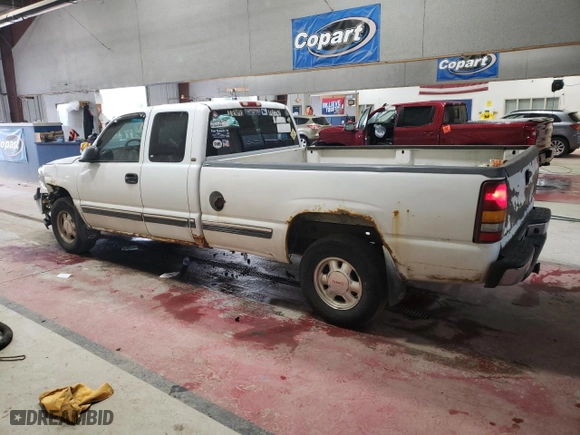 2002 Chevrolet Silverado 1500 LS with VIN 1GCEK19T62E209512, listed as a Copart auction lot 49700255 with 204,230 mi miles and Salvage Title. Bid and sale history available at carsss.com. Image 2.