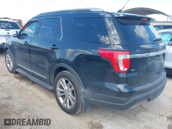 2019 Ford Explorer XLT z VIN 1FM5K7D82KGA39977, wystawiony jako IAAI lot #42190336 z przebiegiem 137 216 mil mil oraz . Historia ofert i sprzedaży dostępna na DreamBid. Obrazek 3.