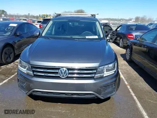 2018 Volkswagen Tiguan S with VIN 3VV1B7AX3JM058106, listed as a IAAI auction lot 41733458 with 164,268 mi miles. Bid and sale history available at carsss.com. Image 12.