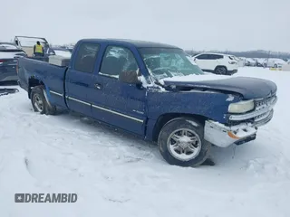 2001 Chevrolet Silverado 1500 LS with VIN 2GCEC19V111308544, listed as a IAAI auction lot 41568621 with 391,412 mi miles. Bid and sale history available at carsss.com. Image 1.