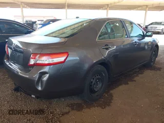 2011 Toyota Camry LE z VIN 4T4BF3EK2BR217131, wystawiony jako IAAI lot #42407641 z przebiegiem 215 048 mil mil oraz . Historia ofert i sprzedaży dostępna na DreamBid. Obrazek 4.