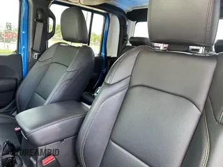 2024 Jeep Gladiator Sport S with VIN 1C6HJTAG0RL123040, listed as a IAAI auction lot 42628429 with 15,046 mi miles and . Bid and sale history available at DreamBid. Image 8.