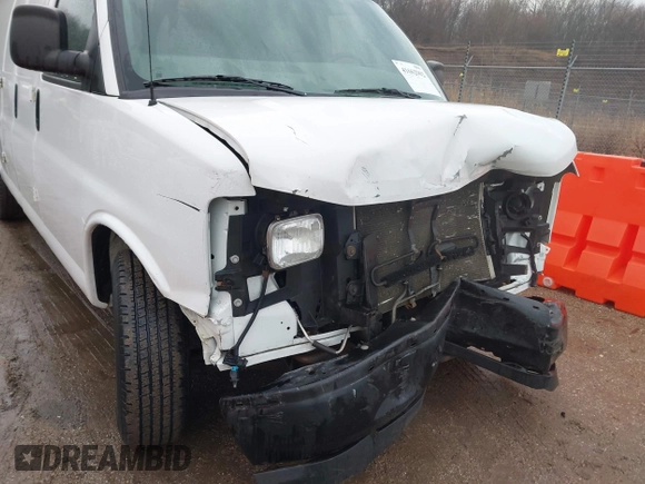 2017 Chevrolet Express Cargo Van with VIN 1GCZGHFG6H1292104, listed as a IAAI auction lot 41662902 with 272,436 mi miles. Bid and sale history available at carsss.com. Image 17.