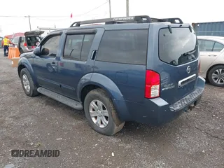 2007 Nissan Pathfinder S z VIN 5N1AR18U17C601154, wystawiony jako IAAI lot #40690847 z przebiegiem 233 307 mil mil oraz . Historia ofert i sprzedaży dostępna na DreamBid. Obrazek 3.