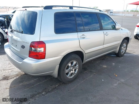 2005 Toyota Highlander with VIN JTEHD21A450038604, listed as a IAAI auction lot 42035075 with 232,282 mi miles. Bid and sale history available at carsss.com. Image 4.