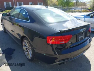 2016 Audi A5 Premium Plus z VIN WAUM2AFR5GA011293, wystawiony jako IAAI lot #41990091 z przebiegiem 131 353 mil mil oraz . Historia ofert i sprzedaży dostępna na DreamBid. Obrazek 3.