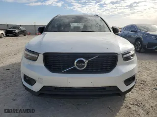 2022 Volvo XC40 R-Design with VIN YV4162UM0N2693446, listed as a Copart auction lot 48060155 with 30,100 mi miles and Salvage Title. Bid and sale history available at carsss.com. Image 5.