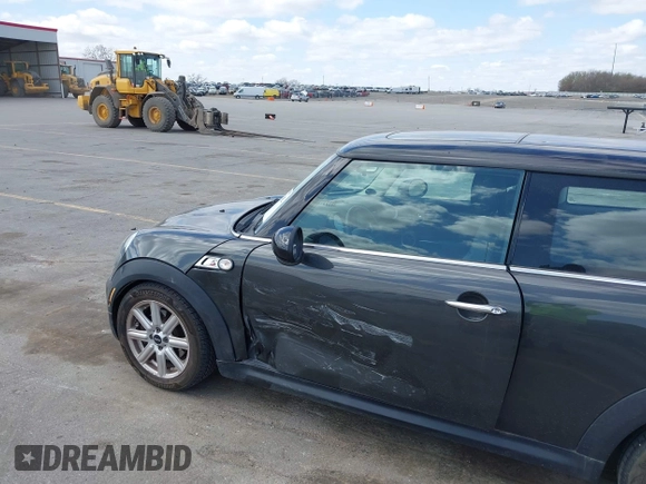 2013 MINI Hardtop S with VIN WMWSV3C59DT394005, listed as a IAAI auction lot 42028362 with 73,510 mi miles and . Bid and sale history available at DreamBid. Image 6.
