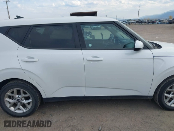 2020 Kia Soul LX with VIN KNDJ23AU0L7056999, listed as a IAAI auction lot 40407656 with 106,634 mi miles. Bid and sale history available at carsss.com. Image 14.