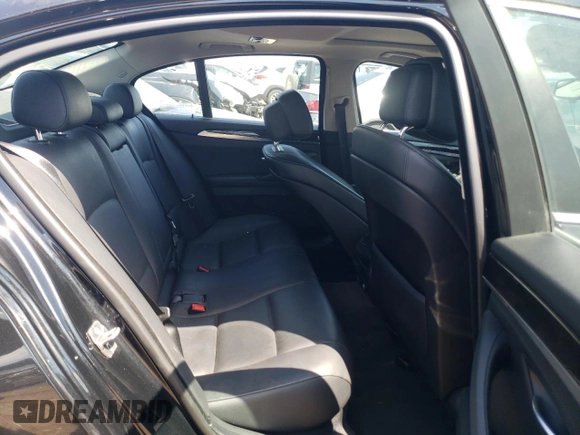 2013 BMW 5 Series 528i xDrive z VIN WBAXH5C51DDW13929, wystawiony jako Copart lot #55298965 z przebiegiem 113 810 mil mil oraz Szkoda całkowita • Salvage title. Historia ofert i sprzedaży dostępna na DreamBid. Obrazek 10.