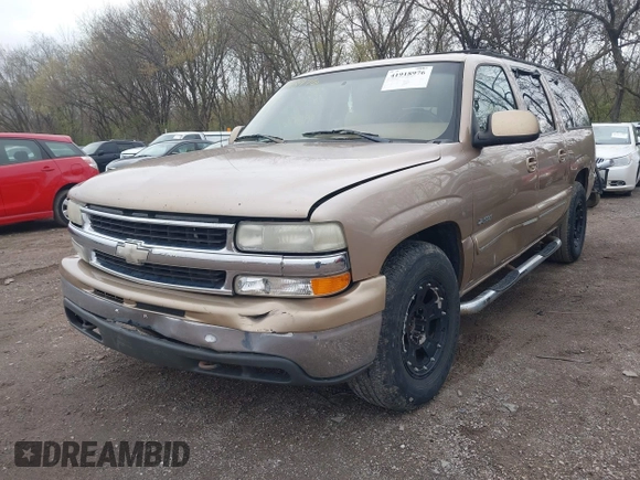 2000 Chevrolet Suburban LT with VIN 3GNFK16T6YG170955, listed as a IAAI auction lot 41918976 with 332,207 mi miles. Bid and sale history available at carsss.com. Image 6.