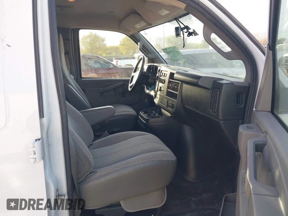2022 GMC Savana Cargo Van with VIN 1GTW7AFPXN1139117, listed as a IAAI auction lot 41840493 with 107,784 mi miles. Bid and sale history available at carsss.com. Image 5.