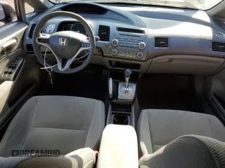 2009 Honda Civic LX z VIN 2HGFA16519H519732, wystawiony jako Copart lot #54018665 z przebiegiem 136 589 mil mil oraz Szkoda całkowita • Salvage title. Historia ofert i sprzedaży dostępna na DreamBid. Obrazek 8.