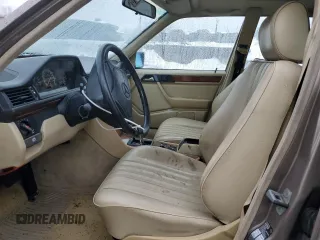 1992 Mercedes-Benz 300 with VIN WDBEA90E9NF223207, listed as a Copart auction lot 44739805 with 210,394 mi miles and Non Repairable. Bid and sale history available at DreamBid. Image 7.