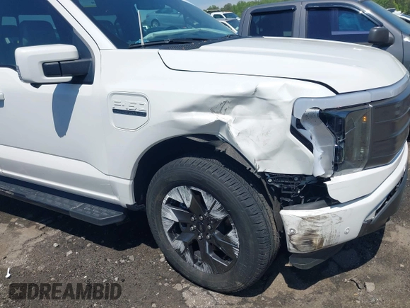 2022 Ford F-150 Lightning Pro z VIN 1FTVW1EL3NWG16227, wystawiony jako IAAI lot #41994584 z przebiegiem 23 341 mil mil oraz . Historia ofert i sprzedaży dostępna na DreamBid. Obrazek 6.