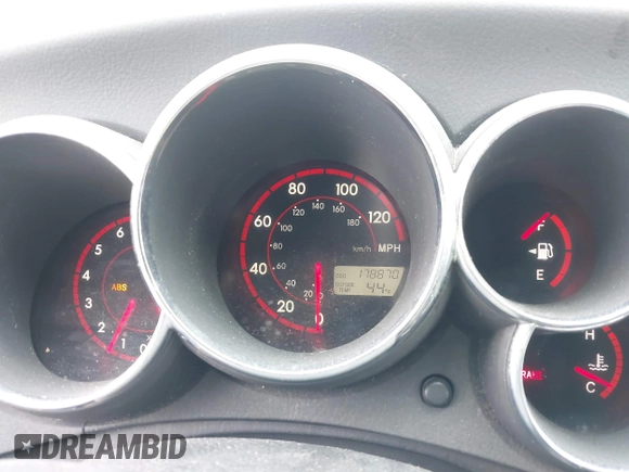 2004 Pontiac Vibe with VIN 5Y2SL62824Z415246, listed as a IAAI auction lot 42012841 with 178,870 mi miles. Bid and sale history available at carsss.com. Image 7.