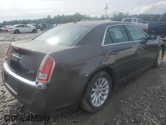 2013 Chrysler 300 z VIN 2C3CCAAG0DH589174, wystawiony jako Copart lot #59053955 z przebiegiem 182 591 mil mil oraz Czysty tytuł • Clean title. Historia ofert i sprzedaży dostępna na DreamBid. Obrazek 3.