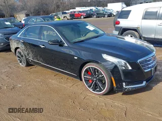 2017 Cadillac CT6 Platinum AWD z VIN 1G6KN5R64HU175275, wystawiony jako IAAI lot #41683802 z przebiegiem 75 604 mil mil oraz . Historia ofert i sprzedaży dostępna na DreamBid. Obrazek 1.