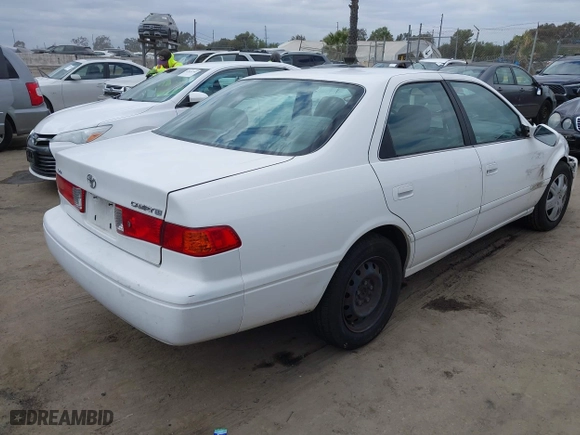 2000 Toyota Camry CE with VIN JT2BG22K0Y0430680, listed as a IAAI auction lot 42047038 with 195,572 mi miles. Bid and sale history available at carsss.com. Image 4.