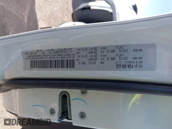 2018 Jeep Cherokee Latitude Tech Connect z VIN 1C4PJLCB3JD566741, wystawiony jako IAAI lot #41855103 z przebiegiem 97 829 mil mil oraz . Historia ofert i sprzedaży dostępna na DreamBid. Obrazek 9.