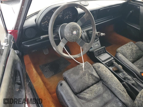 1990 Alfa Romeo Spider z VIN ZARBA12G6L6001683, wystawiony jako Copart lot #75611344 z przebiegiem 59 515 mil mil oraz Szkoda całkowita • Salvage title. Historia ofert i sprzedaży dostępna na DreamBid. Obrazek 8.