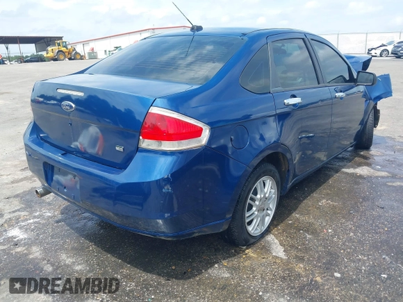 2008 Ford Focus SE z VIN 1FAHP35N38W110236, wystawiony jako IAAI lot #42055686 z przebiegiem 199 602 mil mil oraz . Historia ofert i sprzedaży dostępna na DreamBid. Obrazek 4.