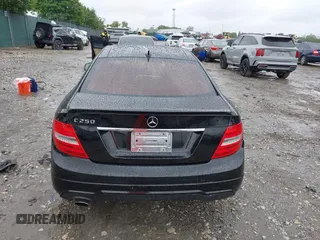 2014 Mercedes-Benz C 250 z VIN WDDGJ4HB0EG289247, wystawiony jako IAAI lot #42365526 z przebiegiem 75 420 mil mil oraz . Historia ofert i sprzedaży dostępna na DreamBid. Obrazek 16.
