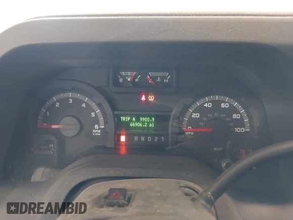 2013 Ford Econoline Passenger XL z VIN 1FBNE3BL7DDA62126, wystawiony jako IAAI lot #42354986 z przebiegiem 66 906 mil mil oraz . Historia ofert i sprzedaży dostępna na DreamBid. Obrazek 7.