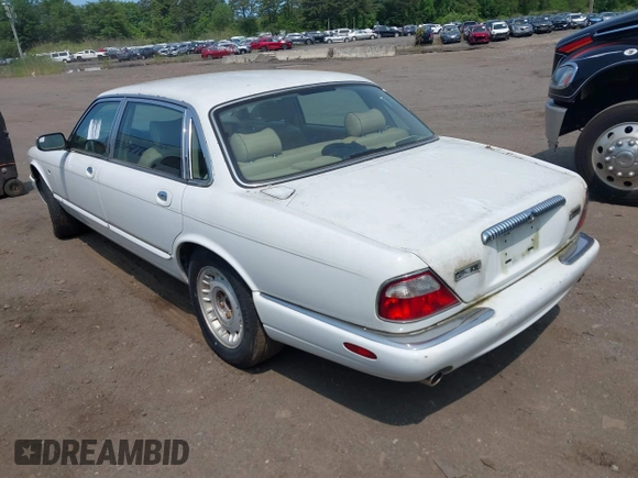 1999 Jaguar XJ z VIN SAJKD6045XC875524, wystawiony jako IAAI lot #42396434 z przebiegiem 167 104 mil mil oraz . Historia ofert i sprzedaży dostępna na DreamBid. Obrazek 3.