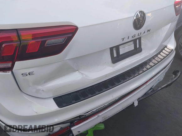 2024 Volkswagen Tiguan SE R-Line Black with VIN 3VVCB7AX1RM064314, listed as a IAAI auction lot 41465386 with 7,626 mi miles and . Bid and sale history available at DreamBid. Image 12.