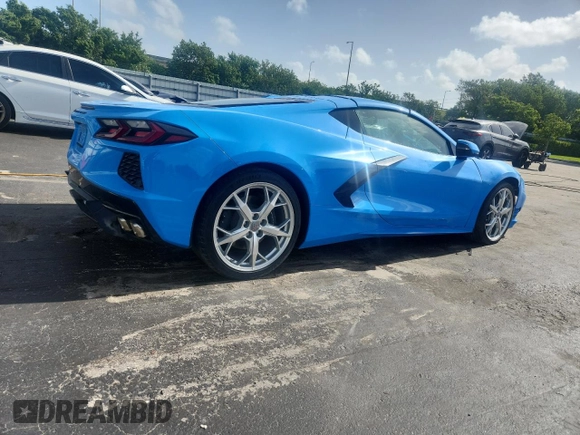 2021 Chevrolet Corvette 2LT z VIN 1G1YB2D48M5122614, wystawiony jako Copart lot #66302235 z przebiegiem 14 736 mil mil oraz Szkoda całkowita • Salvage title. Historia ofert i sprzedaży dostępna na DreamBid. Obrazek 3.