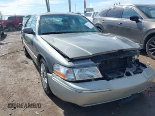 2004 Mercury Grand Marquis GS z VIN 2MEFM74W74X662394, wystawiony jako IAAI lot #41791312 z przebiegiem 194 098 mil mil oraz . Historia ofert i sprzedaży dostępna na DreamBid. Obrazek 1.