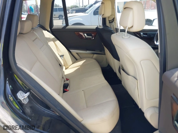 2013 Mercedes-Benz GLK-Class GLK 350 with VIN WDCGG5HB7DG026938, listed as a IAAI auction lot 42096460 with 271,577 mi miles. Bid and sale history available at carsss.com. Image 8.
