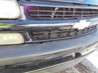 2000 Chevrolet Suburban LT with VIN 3GNGK26U0YG197958, listed as a IAAI auction lot 41506196 with 229,657 mi miles. Bid and sale history available at carsss.com. Image 12.