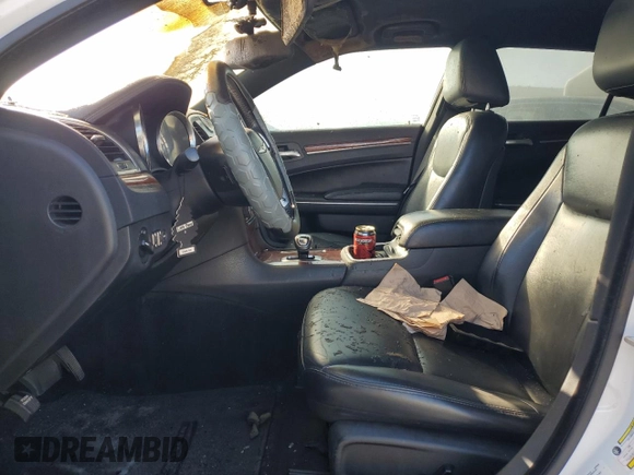 2013 Chrysler 300 z VIN 2C3CCAAGXDH615313, wystawiony jako Copart lot #46552125 z przebiegiem Nie podano mil oraz Szkoda całkowita • Salvage title. Historia ofert i sprzedaży dostępna na DreamBid. Obrazek 7.