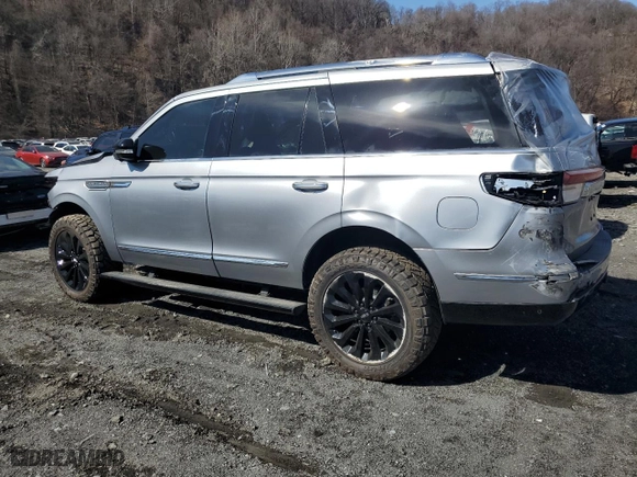 2024 Lincoln Navigator Reserve with VIN 5LMJJ2LG8REL00917, listed as a Copart auction lot 50007745 with 4,659 mi miles and Salvage Title. Bid and sale history available at carsss.com. Image 2.