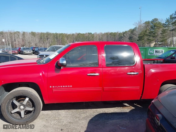 2009 Chevrolet Silverado 1500 LS with VIN 3GCEC13C39G120599, listed as a IAAI auction lot 41647089 with 201,828 mi miles. Bid and sale history available at carsss.com. Image 14.