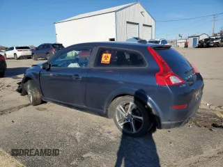 2013 Volvo C30 T5 z VIN YV1672MK9D2303456, wystawiony jako Copart lot #85123614 z przebiegiem 138 807 mil mil oraz Szkody całkowita. Historia ofert i sprzedaży dostępna na DreamBid. Obrazek 2.
