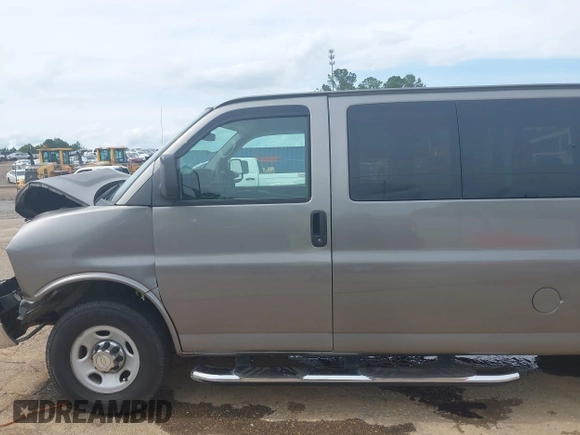2012 Chevrolet Express Passenger 1LT z VIN 1GAZG1FAXC1179373, wystawiony jako IAAI lot #42348209 z przebiegiem 112 719 mil mil oraz . Historia ofert i sprzedaży dostępna na DreamBid. Obrazek 15.