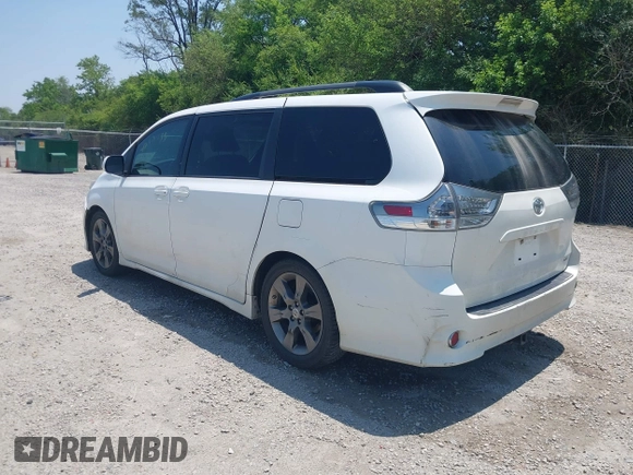 2012 Toyota Sienna SE z VIN 5TDXK3DC1CS186020, wystawiony jako IAAI lot #42471455 z przebiegiem 215 048 mil mil oraz . Historia ofert i sprzedaży dostępna na DreamBid. Obrazek 3.
