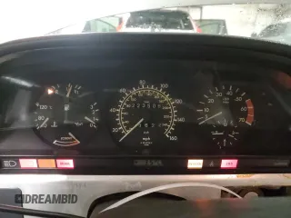 1985 Mercedes-Benz 500 with VIN WDBCA37DXFA164202, listed as a Copart auction lot 43755345 with 223,506 mi miles and Clean Title. Bid and sale history available at carsss.com. Image 9.