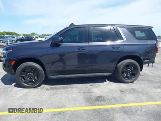 2022 Chevrolet Tahoe Commercial z VIN 1GNSCLED5NR336184, wystawiony jako IAAI lot #41729180 z przebiegiem 14 951 mil mil oraz . Historia ofert i sprzedaży dostępna na DreamBid. Obrazek 14.