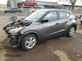 2021 Nissan Kicks S z VIN 3N1CP5BV9ML529571, wystawiony jako Copart lot #44409105 z przebiegiem 75 657 mil mil oraz Szkoda całkowita • Salvage title. Historia ofert i sprzedaży dostępna na DreamBid. Obrazek 1.