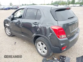 2020 Chevrolet Trax LS z VIN 3GNCJKSB3LL169352, wystawiony jako IAAI lot #42265216 z przebiegiem 19 926 mil mil oraz . Historia ofert i sprzedaży dostępna na DreamBid. Obrazek 3.