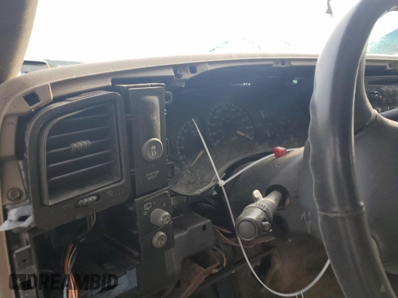 2002 Chevrolet Tahoe LS z VIN 1GNEC13Z92R175303, wystawiony jako Copart lot #54008725 z przebiegiem Nie podano mil oraz Szkoda całkowita • Salvage title. Historia ofert i sprzedaży dostępna na DreamBid. Obrazek 9.