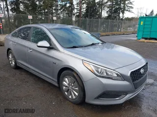 2017 Hyundai Sonata Hybrid SE with VIN KMHE24L14HA044001, listed as a IAAI auction lot 41490755 with 143,550 mi miles. Bid and sale history available at carsss.com. Image 1.
