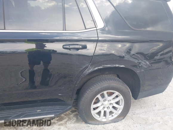 2021 Chevrolet Tahoe LT z VIN 1GNSCNKD8MR248213, wystawiony jako IAAI lot #41173322 z przebiegiem 121 393 mil mil oraz . Historia ofert i sprzedaży dostępna na DreamBid. Obrazek 17.
