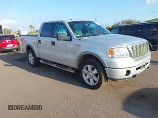 2006 Ford F-150 XLT z VIN 1FTPW145X6KE04882, wystawiony jako IAAI lot #42128875 z przebiegiem 197 684 mil mil oraz . Historia ofert i sprzedaży dostępna na DreamBid. Obrazek 1.