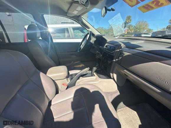 2004 Jeep Grand Cherokee Laredo with VIN 1J4GX48N24C436753, listed as a Copart auction lot 88142905 with 114,022 mi miles and Clean Title. Bid and sale history available at carsss.com. Image 5.